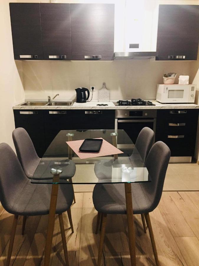Sol'S M2 White Modern Apartments Tbilisi ภายนอก รูปภาพ