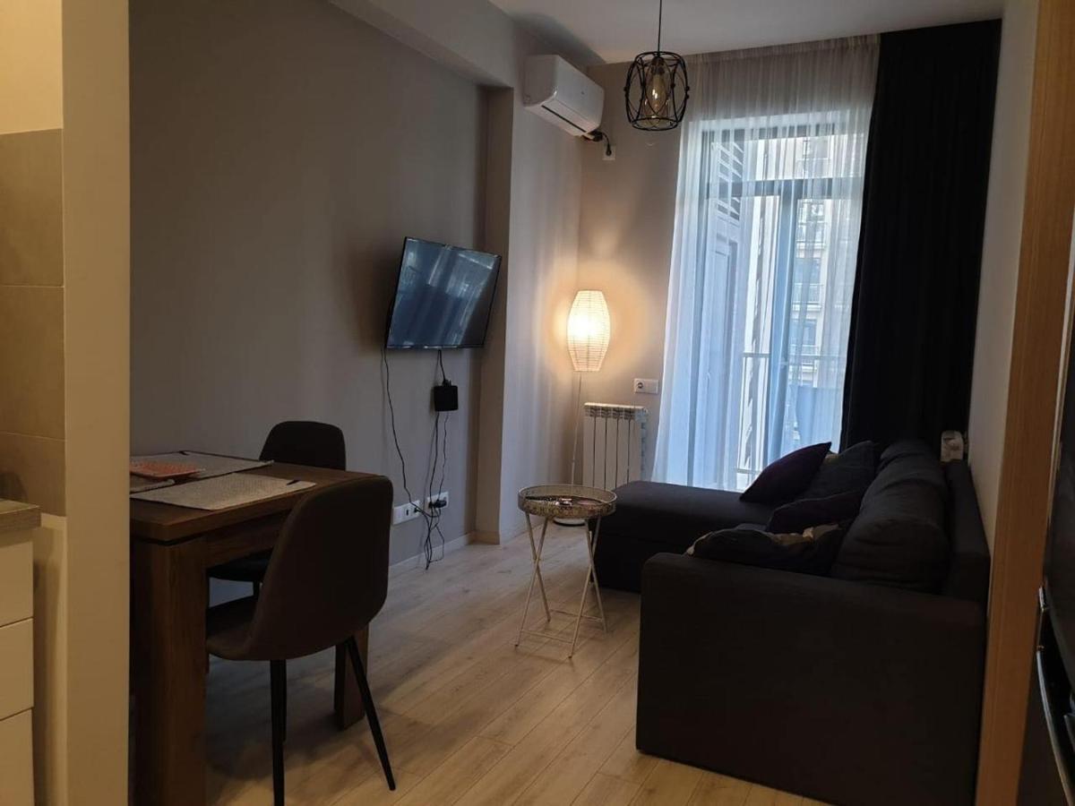 Sol'S M2 White Modern Apartments Tbilisi ภายนอก รูปภาพ